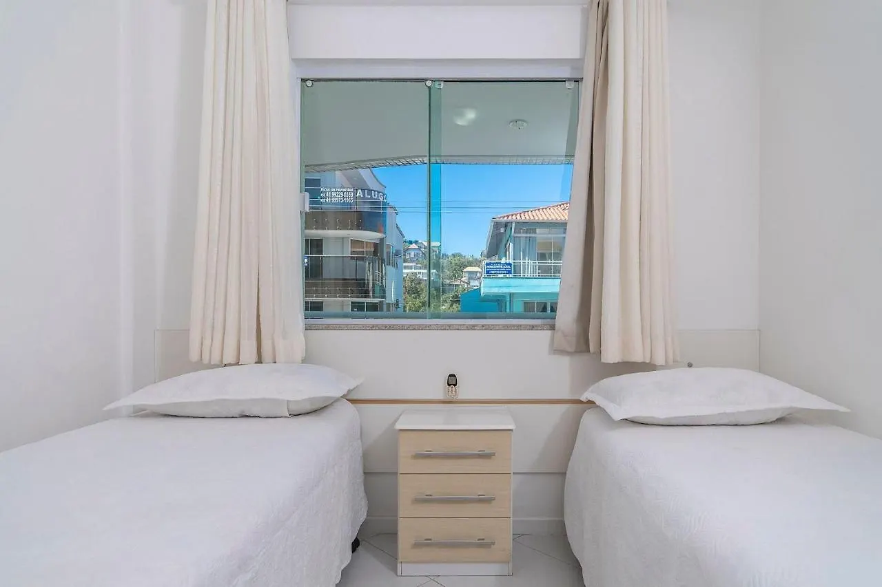Apartamento 2 Dormitorios No Centro De Bombinhas Com 1 Suite, A 120 Metros Do Mar Appartement